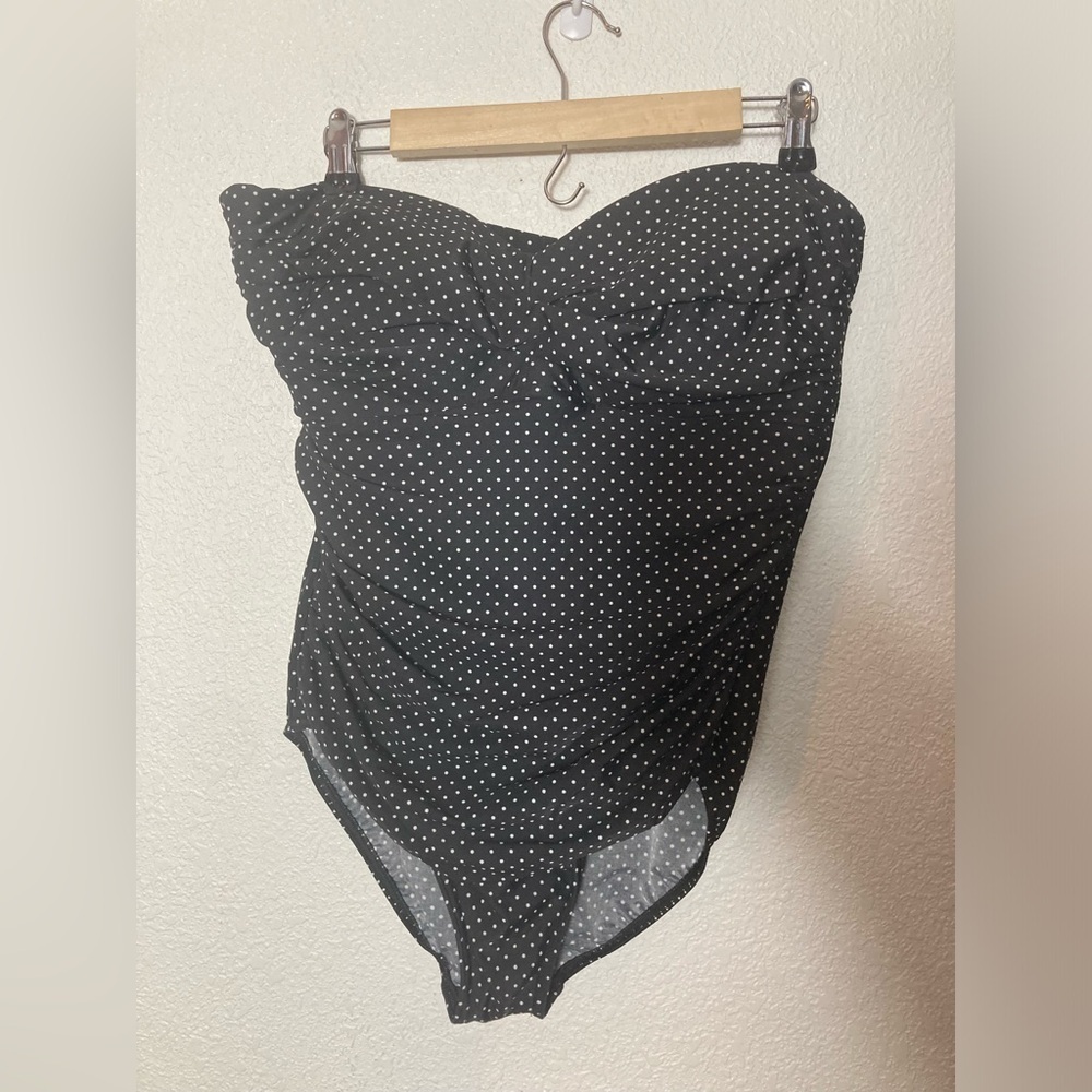 Miraclesuit one piece polka dot swimsuit Large XL strapless or straps included